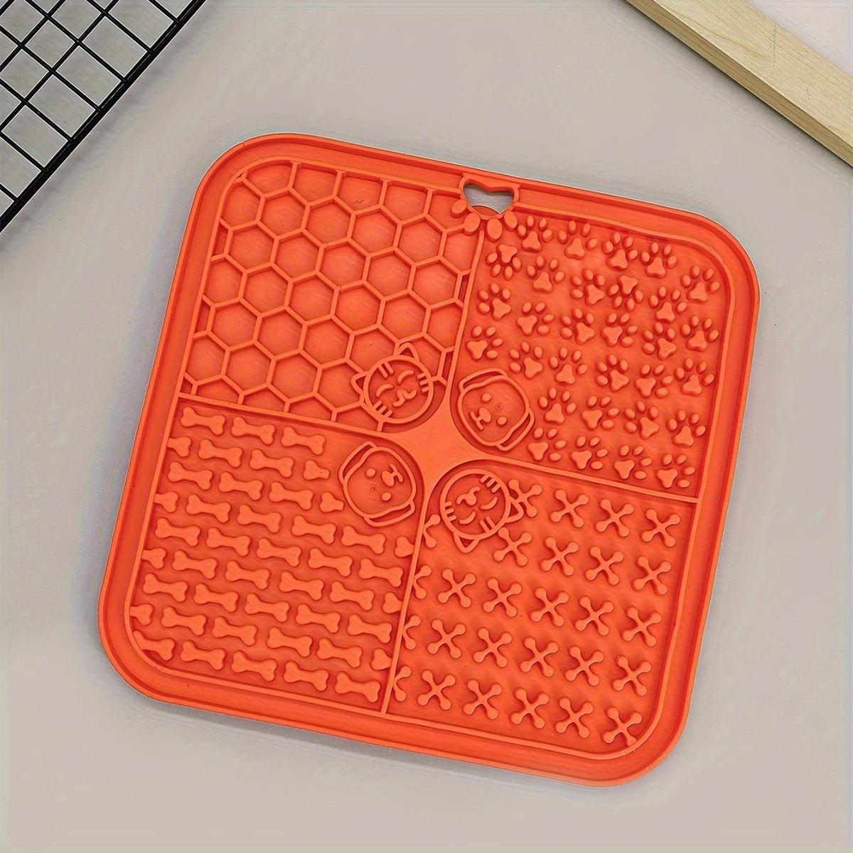 Tapis à Lécher Carré Silicone à Ventouses pour Chien
