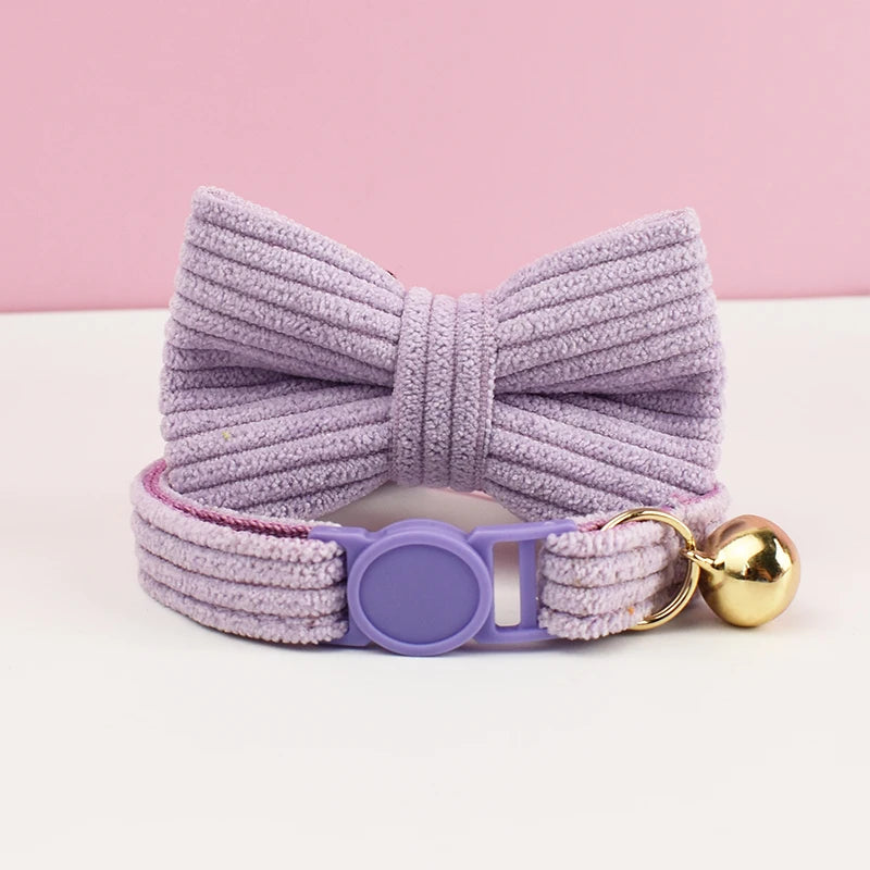 Collier Chat en Velours Côtelé avec Nœud Papillon et Clochette Dorée