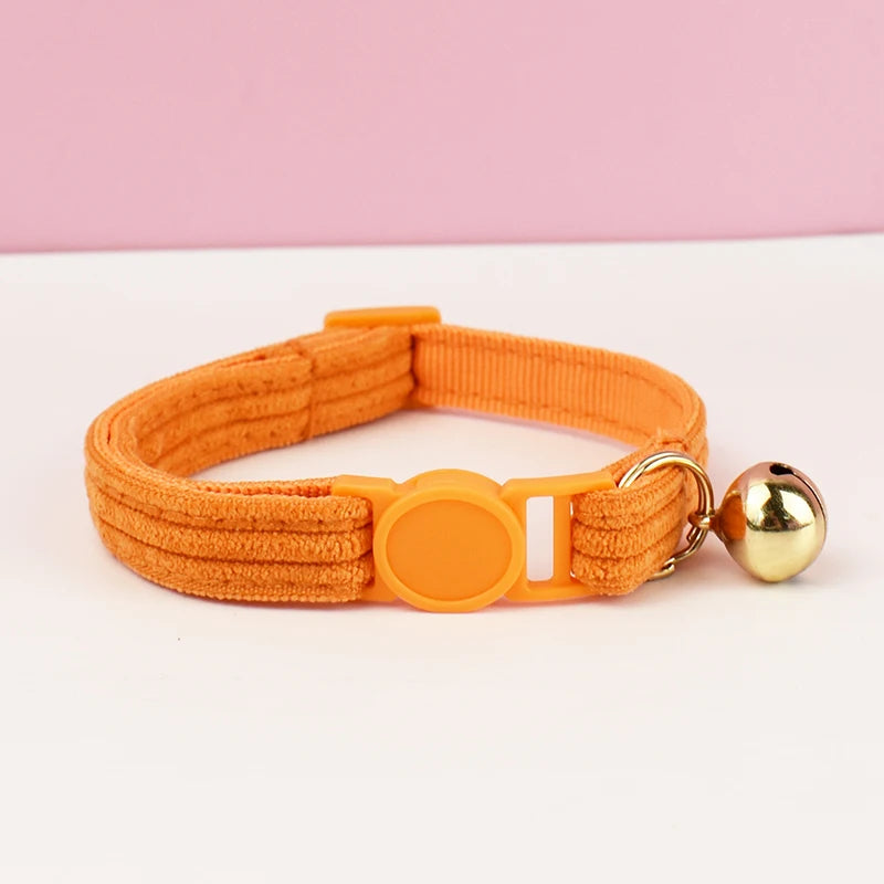 Collier Chat en Velours Côtelé avec Nœud Papillon et Clochette Dorée