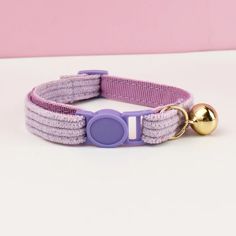 Collier Chat en Velours Côtelé avec Nœud Papillon et Clochette Dorée
