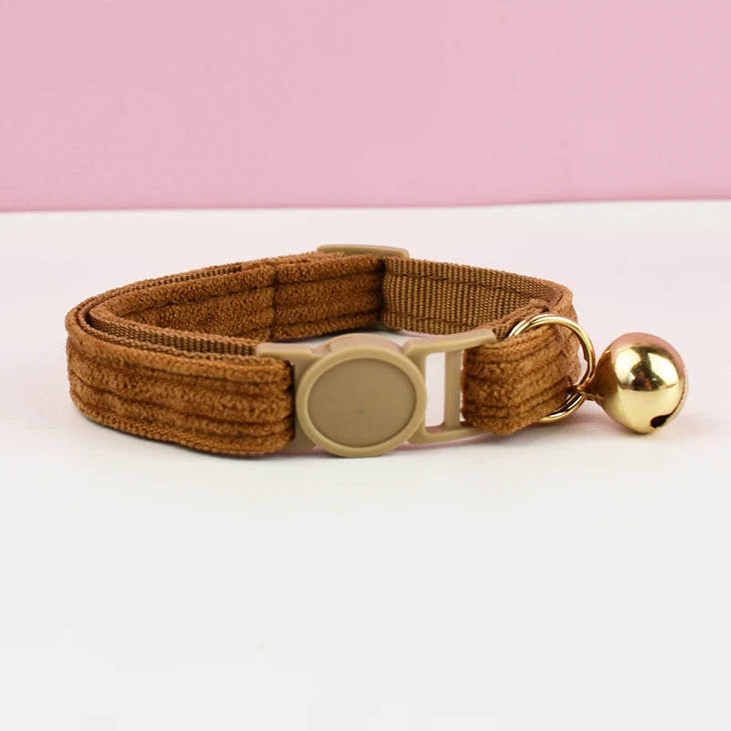 Collier Chat en Velours Côtelé avec Nœud Papillon et Clochette Dorée
