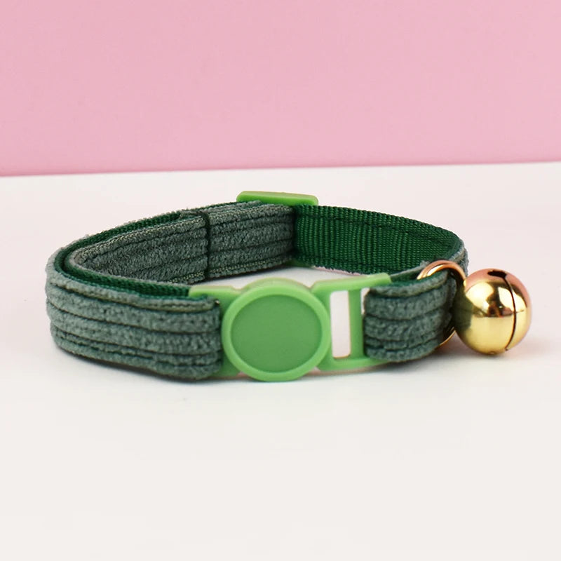 Collier Chat en Velours Côtelé avec Nœud Papillon et Clochette Dorée