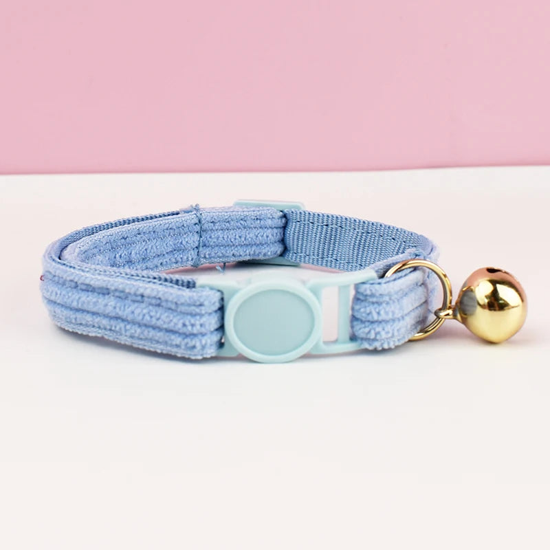 Collier Chat en Velours Côtelé avec Nœud Papillon et Clochette Dorée