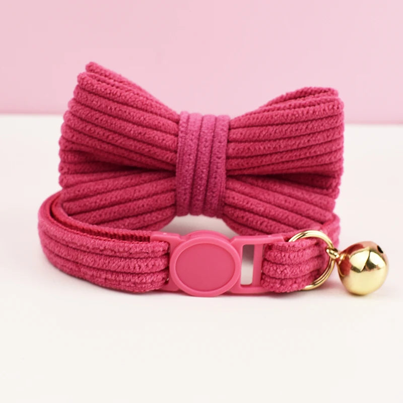 Collier Chat en Velours Côtelé avec Nœud Papillon et Clochette Dorée