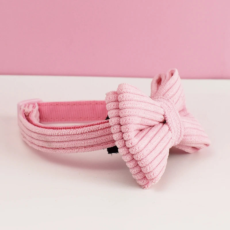 Collier Chat en Velours Côtelé avec Nœud Papillon et Clochette Dorée