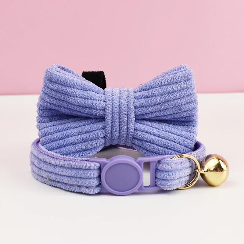 Collier Chat en Velours Côtelé avec Nœud Papillon et Clochette Dorée