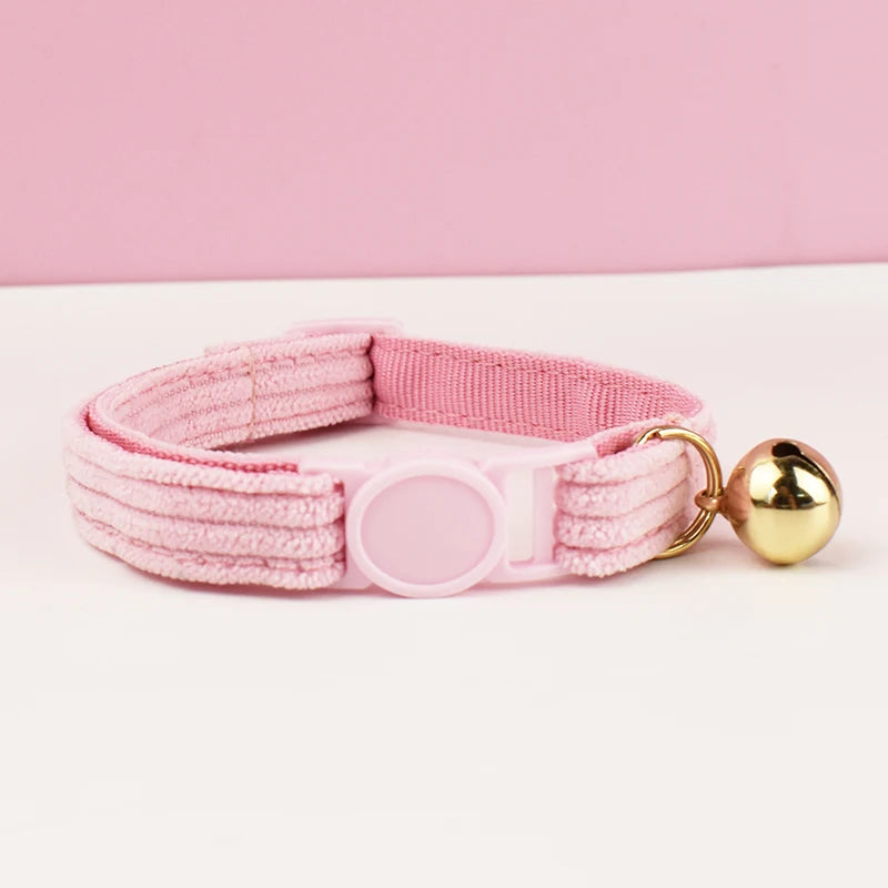 Collier Chat en Velours Côtelé avec Nœud Papillon et Clochette Dorée