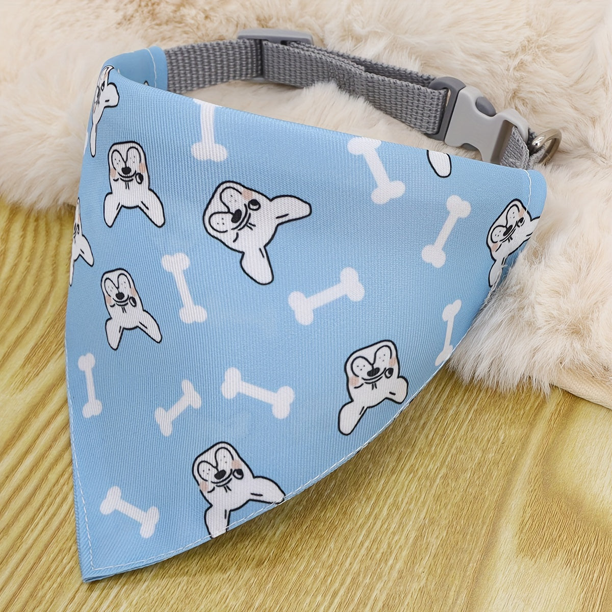 Bandana Nœud Cartoon pour Chiens avec Fermeture Sécurisée