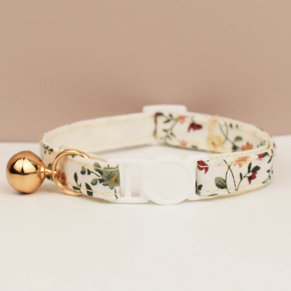 Collier Chat Ajustable avec Nœud Papillon et Clochette Dorée