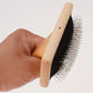 Brosse de Toilettage en Bois pour Chiens et Chats – Picots Fins et Manche Ergonomique