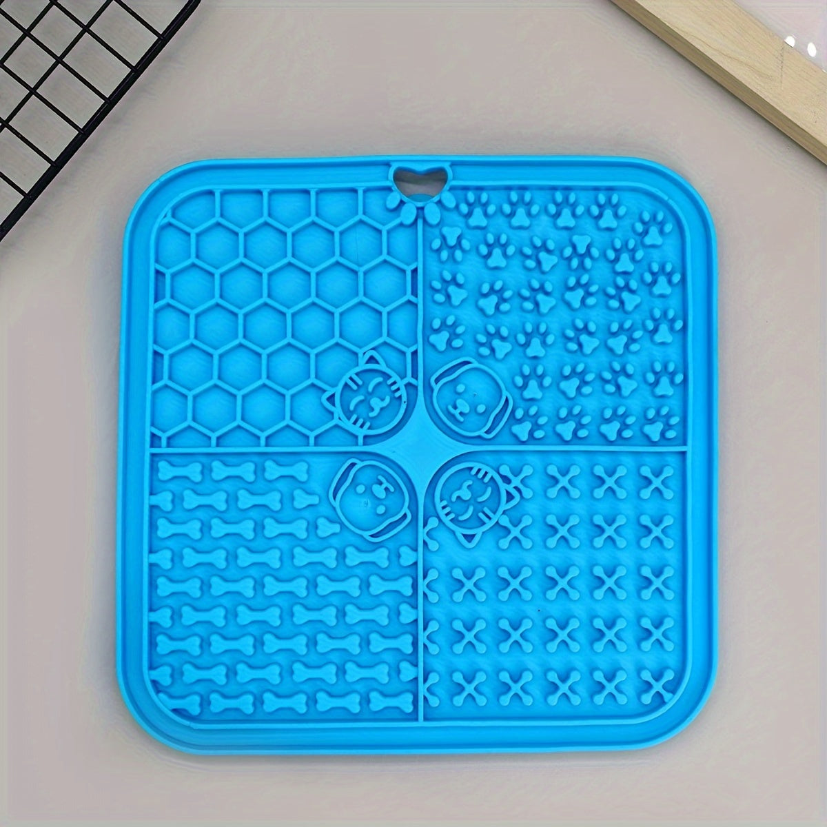 Tapis à Lécher Carré Silicone à Ventouses pour Chien