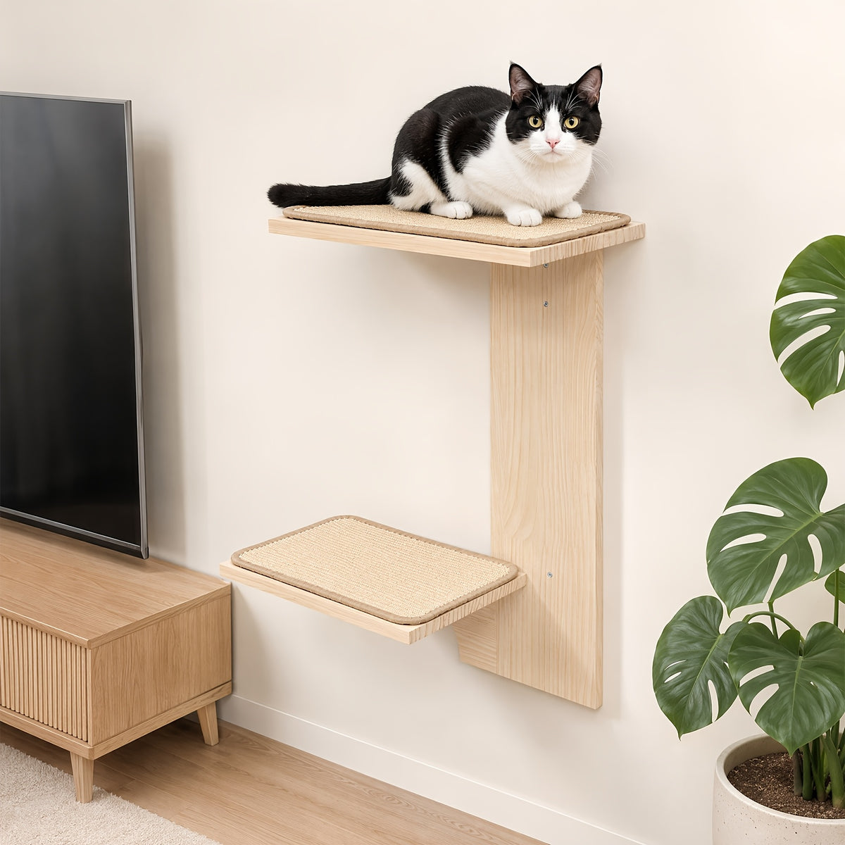 Arbre à chat mural avec poteaux à griffer — photo du produit