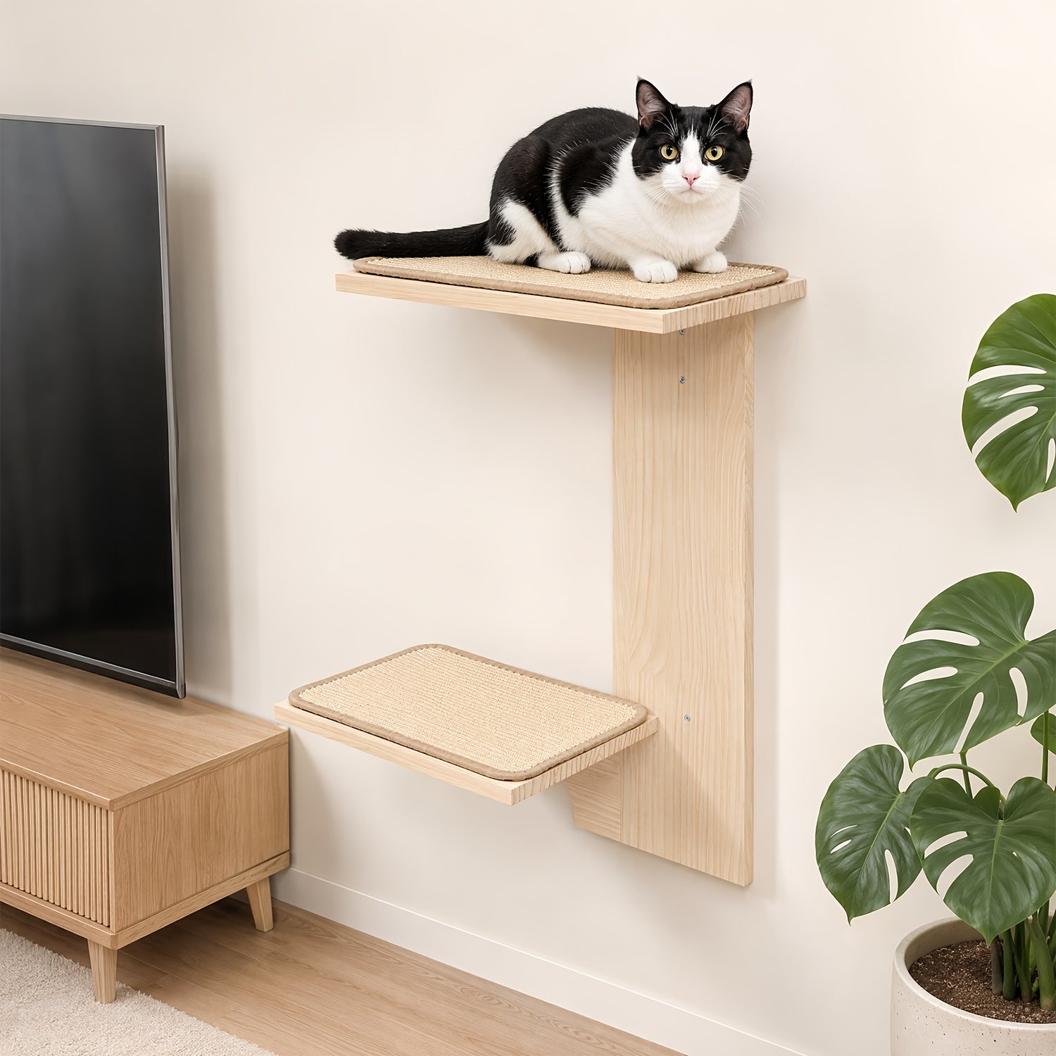Arbre à chat mural avec poteaux à griffer — photo du produit