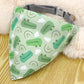 Bandana Nœud Cartoon pour Chiens avec Fermeture Sécurisée