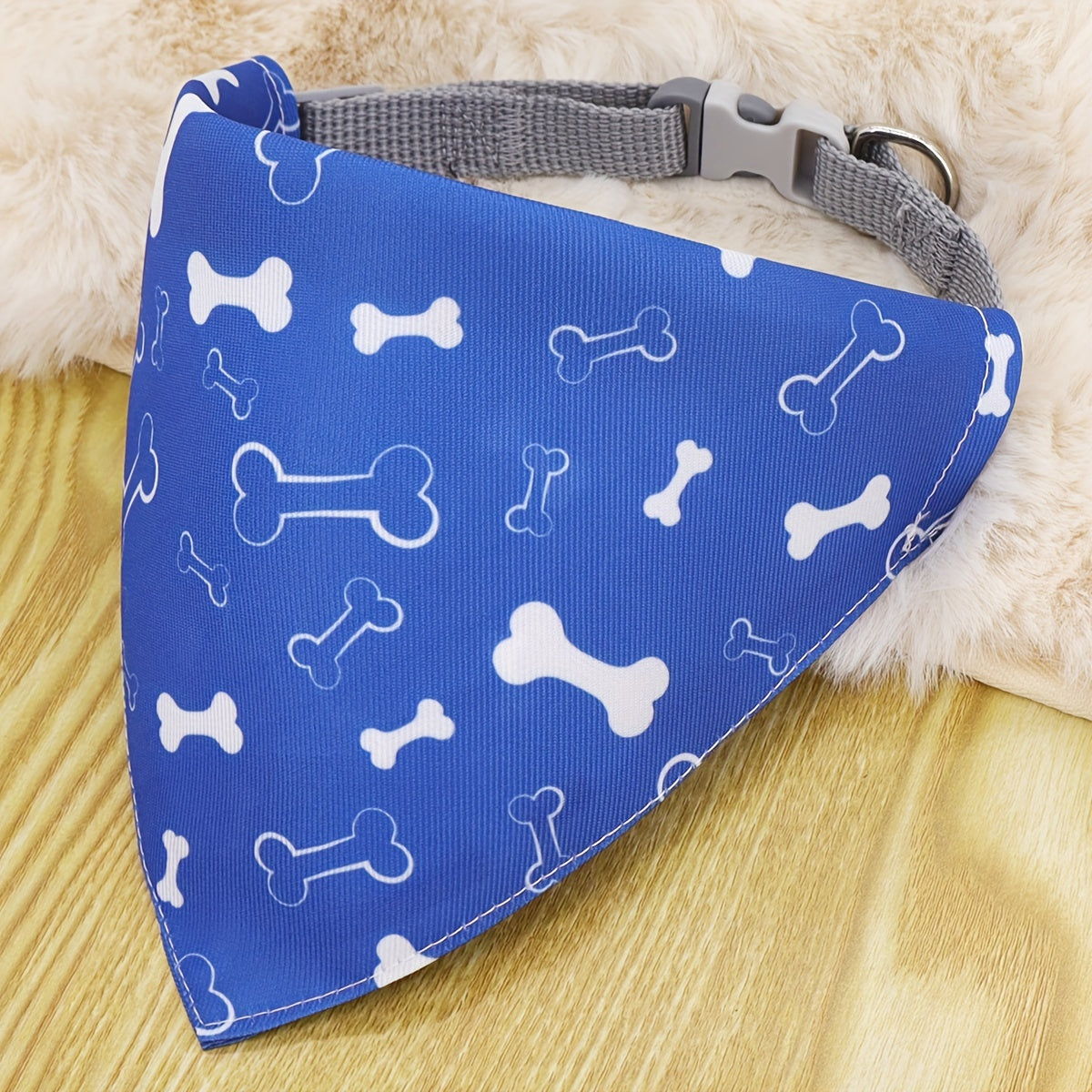 Bandana Nœud Cartoon pour Chiens avec Fermeture Sécurisée